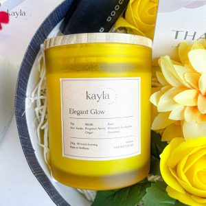 Nến Elegant Glow với hương thảo mộc dịu mát 
