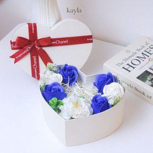 Hộp hoa xanh mát, nhẹ nhàng