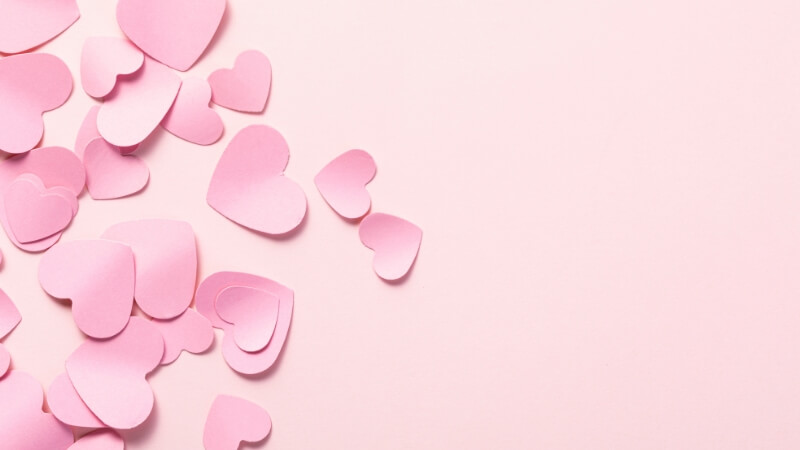 Dấu hiệu chạm tay khi con trai thích bạn