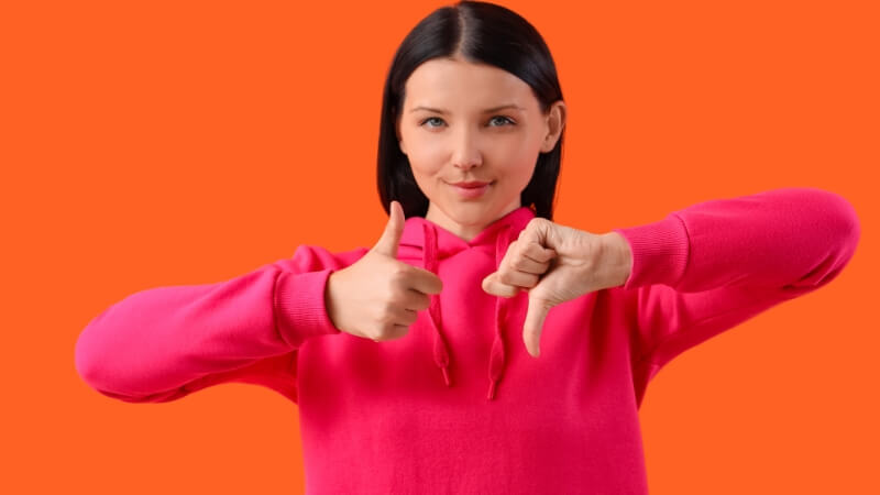 Biểu hiện con gái không thích bạn