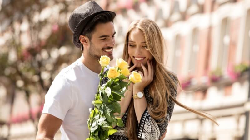 Dấu hiệu cô ấy thích bạn qua tin nhắn