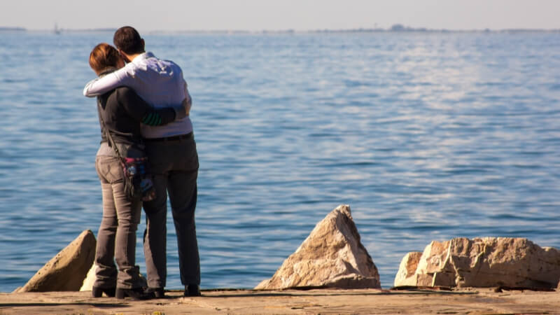 Con trai thích thầm bạn có biểu hiện gì