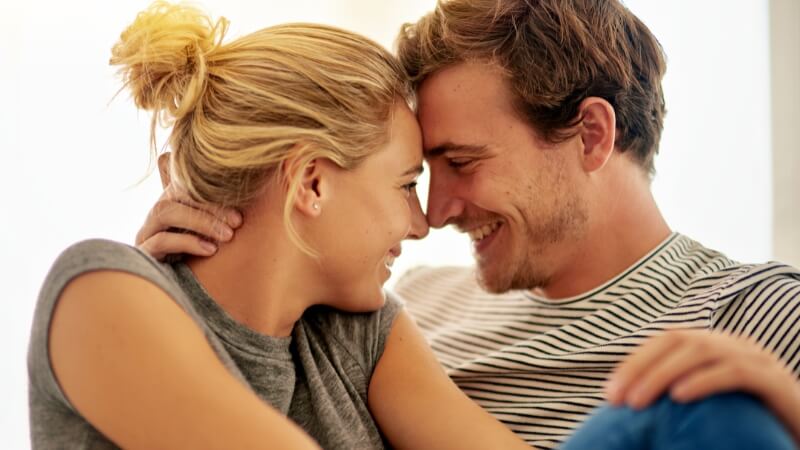 Dấu hiệu người đàn ông lớn tuổi thích bạn