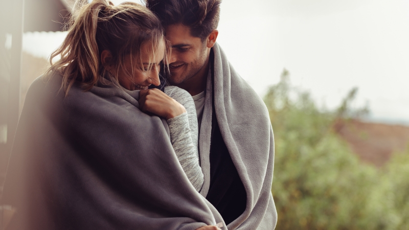 làm gì khi bạn thân thích mình