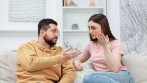 làm gì khi bạn trai giận và im lặng