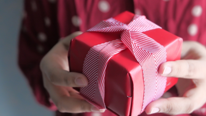 tặng quà gì khi lần đầu gặp mặt bạn trai