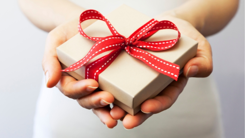 tặng quà gì khi lần đầu gặp mặt bạn trai