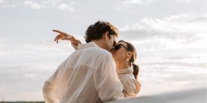 liệu khi hôn nhau con trai có bị kích thích không