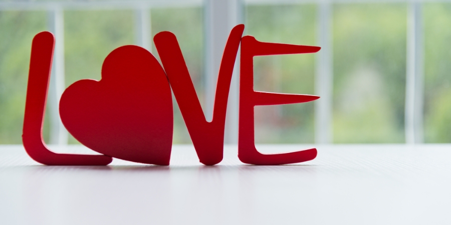 biểu hiện con gái khi yêu