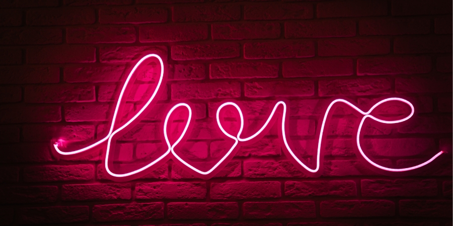 biểu hiện con gái khi yêu