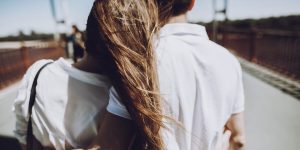 khi yêu xa con gái nên làm gì