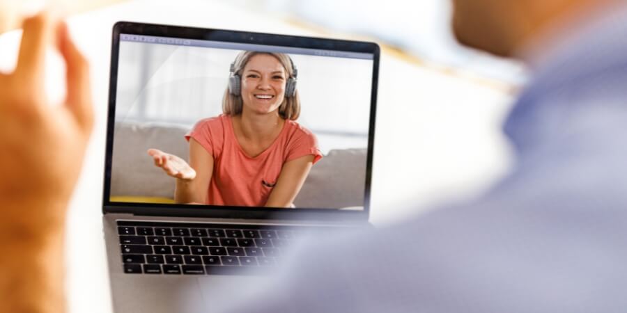 con trai nên làm gì khi yêu xa