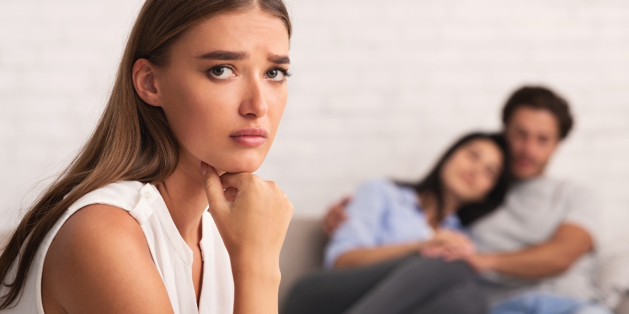 dấu hiệu chồng vẫn nhớ người yêu cũ