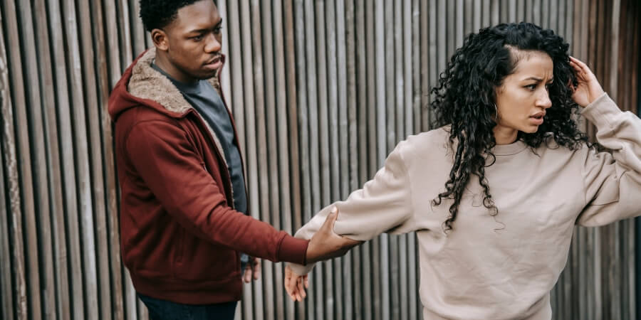 dấu hiệu của người toxic trong tình yêu