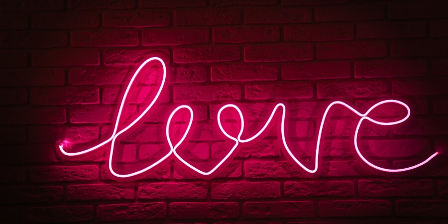 khi con trai vuốt tóc bạn