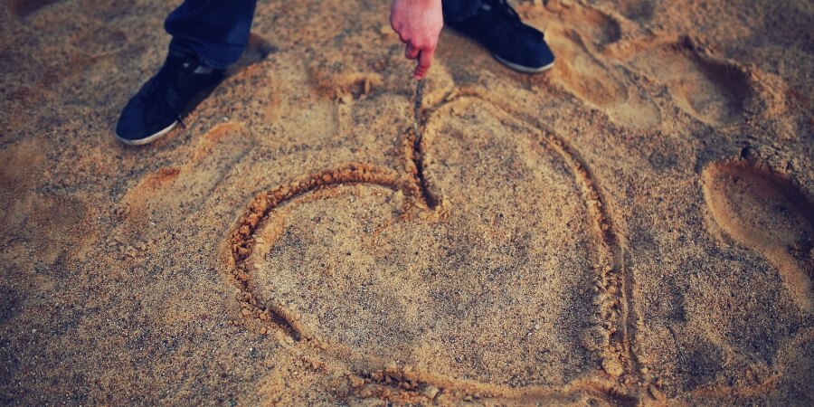 yêu xa có nên nhắn tin nhiều