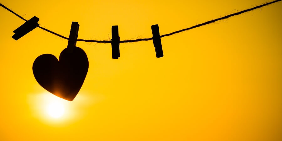 yêu xa có nên nhắn tin nhiều