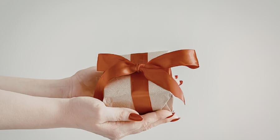 bạn trai không bao giờ tặng quà