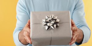 bạn trai không bao giờ tặng quà