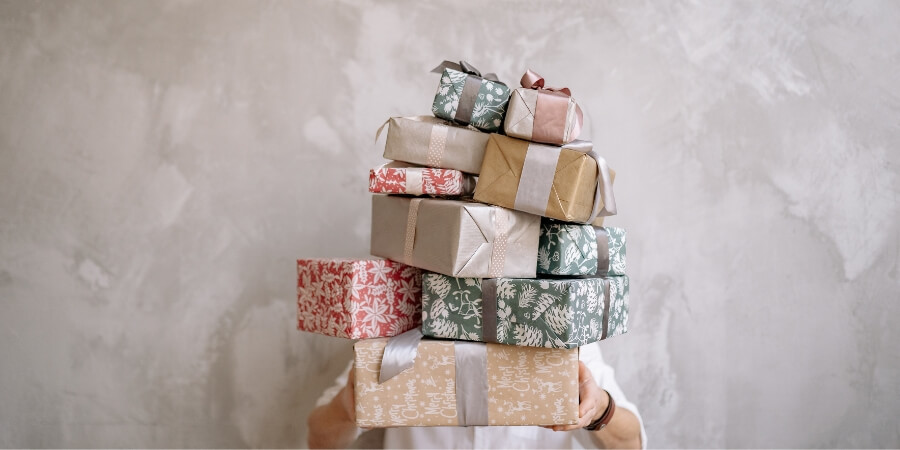 bạn trai không bao giờ tặng quà