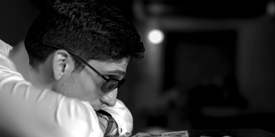 có nên cho bạn gái mượn tiền​