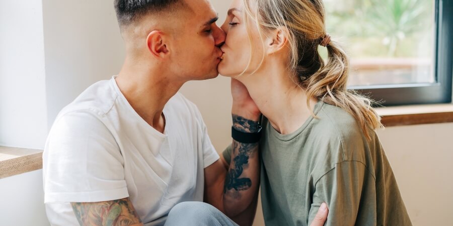 có nên đến nhà bạn trai thường xuyên