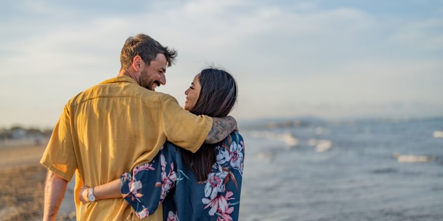 có nên đi chơi xa với bạn trai mới quen​