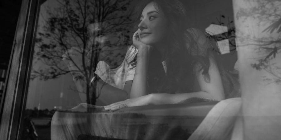 có nên hỏi về người yêu cũ của bạn gái​