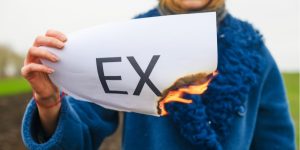 có nên hỏi về người yêu cũ của bạn gái​