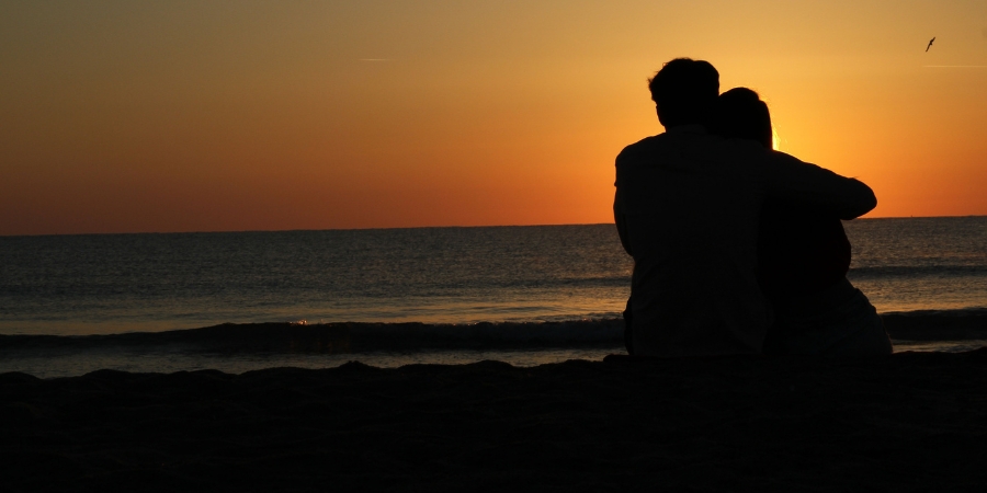 có nên hỏi về người yêu cũ của bạn gái​