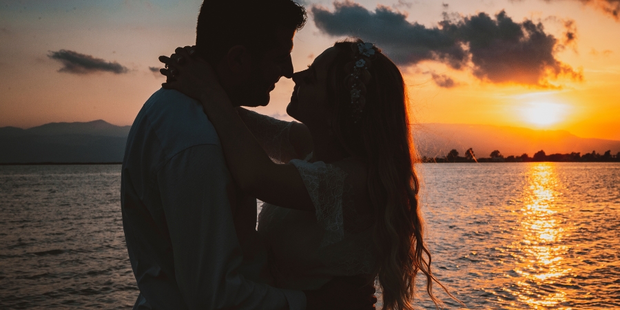 có nên hỏi về người yêu cũ của bạn gái​