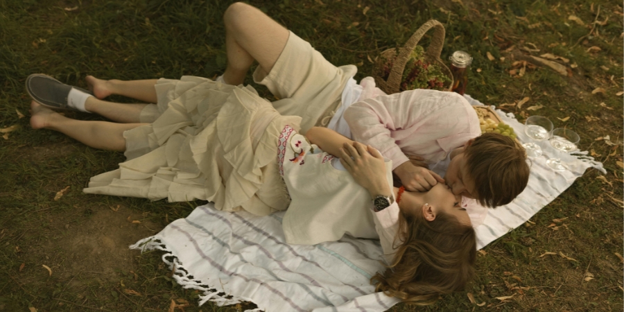 có nên hỏi về người yêu cũ của bạn gái​