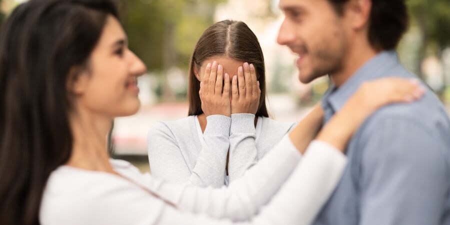 có nên nhắc đến người yêu cũ của bạn trai