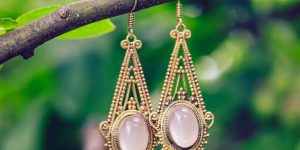 có nên tặng bông tai cho bạn gái​