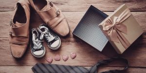 có nên tặng giày cho bạn trai không