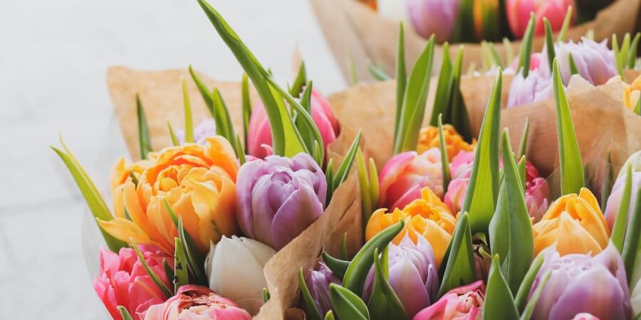 có nên tặng hoa cho bạn trai​