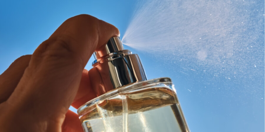 có nên tặng nước hoa cho bạn trai​