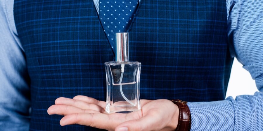 có nên tặng nước hoa cho bạn trai​