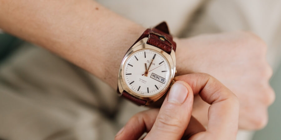 có nên tặng quà cho bạn trai