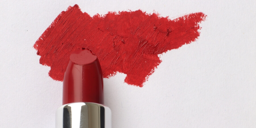 có nên tặng son môi cho bạn gái mới quen