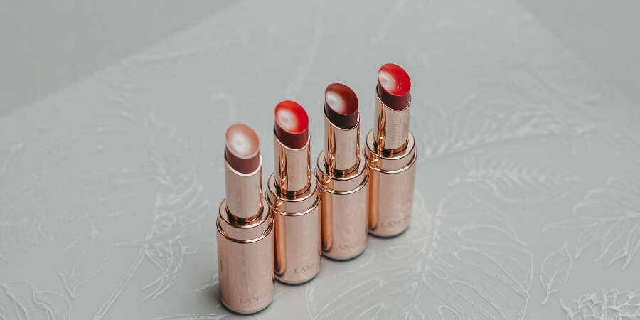 có nên tặng son môi cho bạn gái mới quen